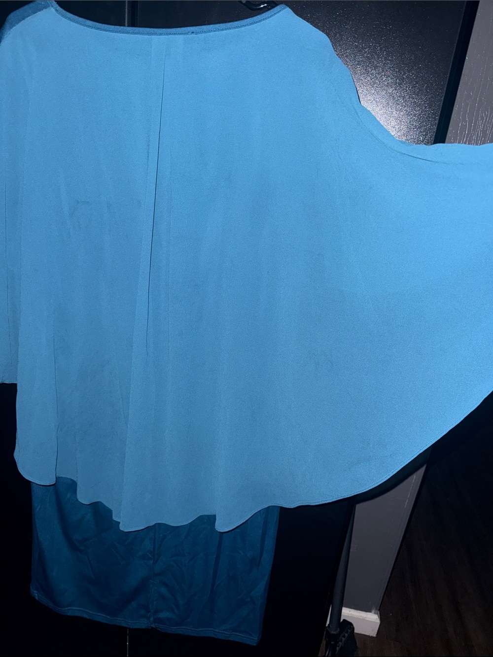 Elegant Teal Midi Dress with Cape Sleeves - Picture 5 of 6